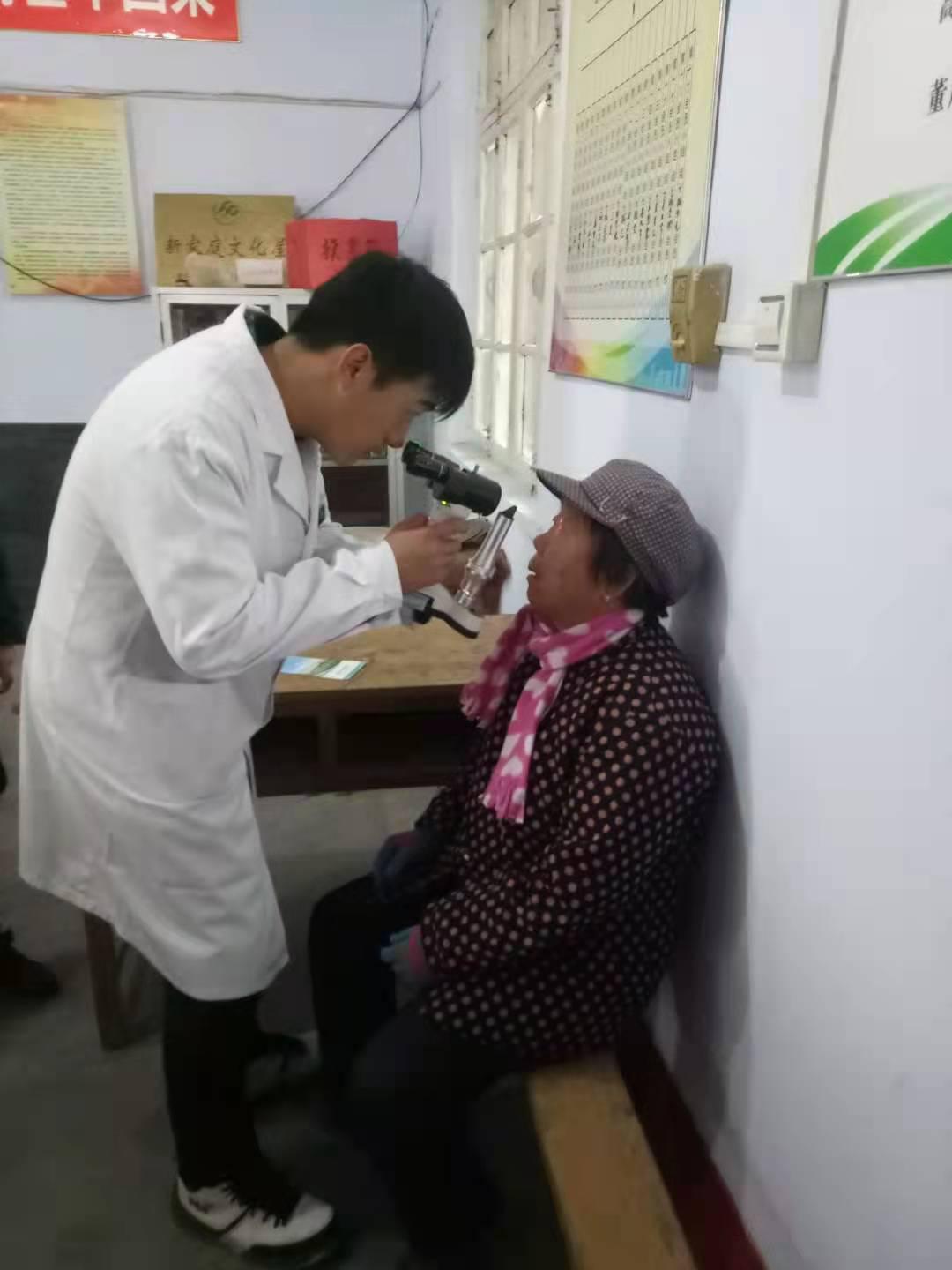 老人白内障手术价格，时代变迁中的视界重塑手术费用解析